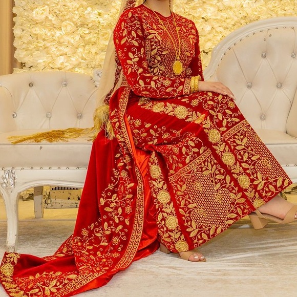 Velvet Palestinian Bridal Thobe with Detachable skirt - Picture 7 of 8
